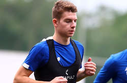 Футболіст «Динамо» їздить на тренування на дідусевій автівці