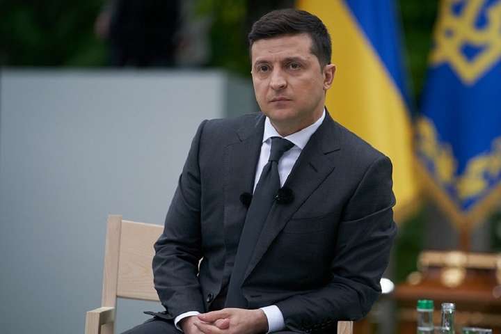 Зеленський порівняв розпуск Конституційного суду з втечею Януковича