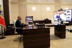 Путін сховався у своєму бункері й вилазити на світло не бажає