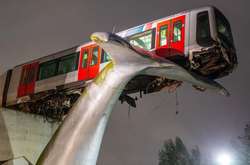 В Нидерландах скульптура в виде хвоста кита предотвратила крушения поезда (фото)