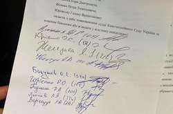 Нардеп показав, як «слуги» збирають підписи під закликом до суддів КСУ піти у відставку 