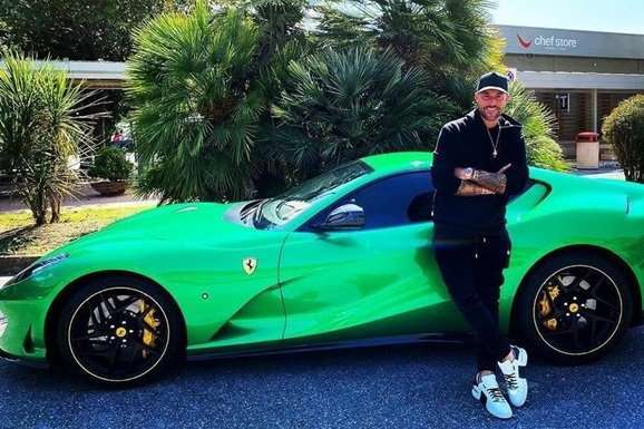 Ferrari отсудила у клиента € 300 000 за фото в Instagram