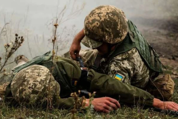 Окупанти на Донбасі поранили українського захисника біля Новолуганського