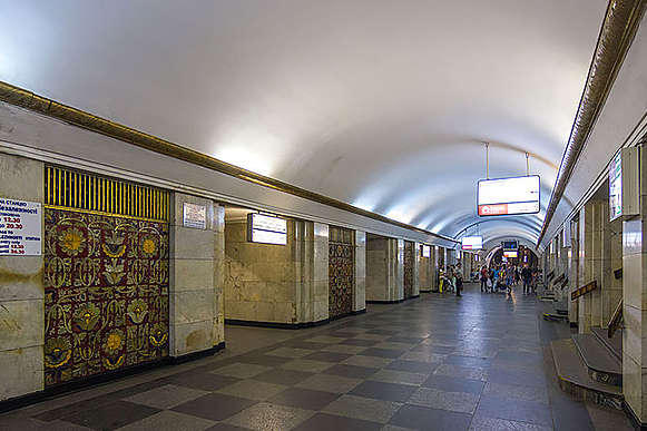 У Києві закрили станцію метро «Хрещатик» через повідомленні про замінування
