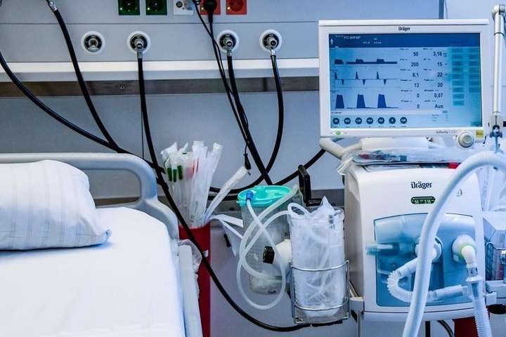 Кропивницький: більшість лікарів інфекційного відділення обласної лікарні побували під апаратами ШВЛ