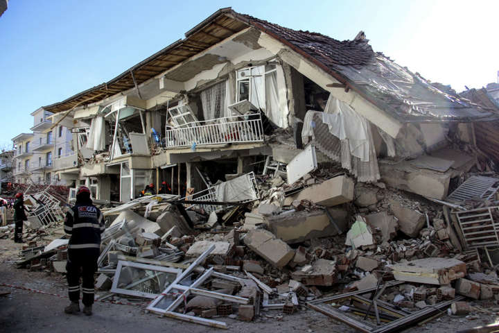 У Туреччині кількість загиблих через землетрус зросла до 110 людей