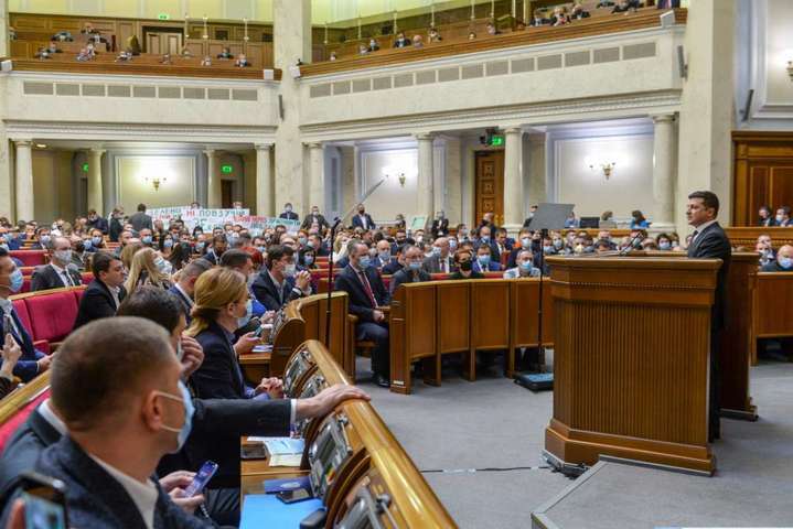 Роспуск КСУ: Законопроект Зеленского не поддержали четыре фракции 