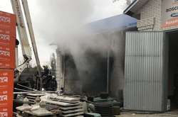 Вогнем була охоплена будівля магазину на площі 300 кв. м