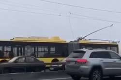 Аварія паралізувала рух тролейбусів по Північному мосту (відео)