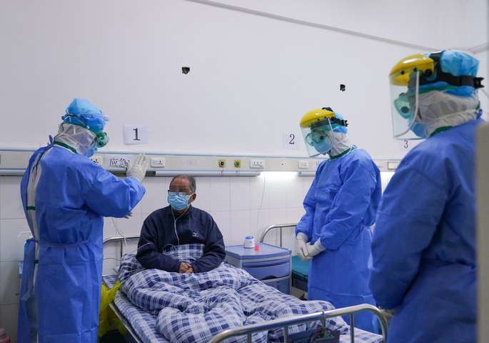 В Мариуполе больных ковидом будут лечить психиатры и гинекологи
