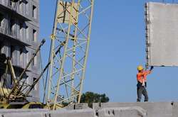 Велика кількість будівель панельного типу була побудована у 70-ті роки