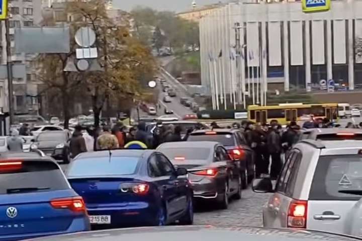 Євробляхери заблокували урядовий квартал: центр Києва став у заторах (відео)