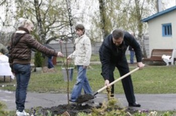Янукович копает под землю