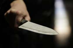 Нападники погрожували ножем та застосували до потерпілих силу