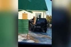 У Росії ведмідь спробував вломитися в будинок з трьома дітьми (відео)