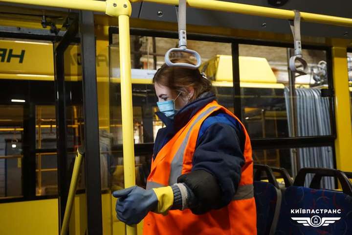 МОЗ пропонує штрафувати на місці за відсутність маски у транспорті та громадських спорудах