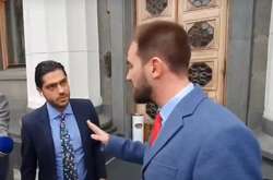 Бывшие бранятся: экс-«слуга народа» Лерос подержал за шею бывшего «слугу народа» Юрченко (видео)