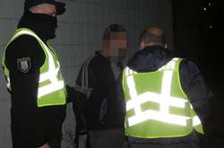 Зловмисника затримали після передачі капітану поліції половини обумовленої суми