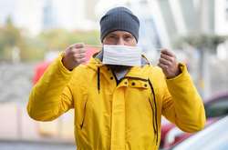 Штраф стягуватимуть за перебування в громадських будинках, спорудах, громадському транспорті без маски