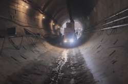 Вже змонтували понад 100 метрів перегону між станціями «Мостицька» і «Проспект Правди»