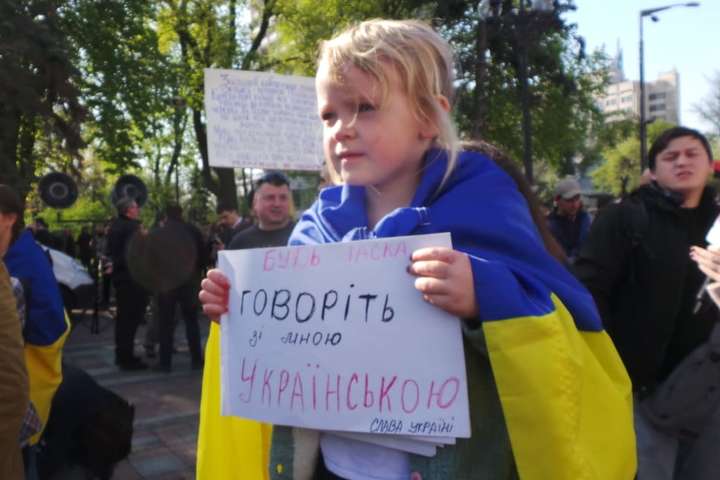 Українці підтримують «мовний» закон, але в інтернеті й найбільших містах домінує російська – дослідження