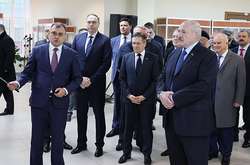 Олександр Лукашенко під час процедури підключення першого енергоблоку до мережі Білорусі