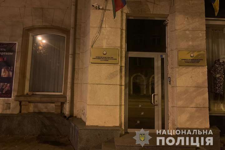 У Харкові обстріляли почесне консульство Азербайджану. МЗС країни звинувачує вірмен 
