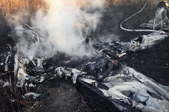 Двоє людей загинули під час аварії легкомоторного літака в Росії (відео)