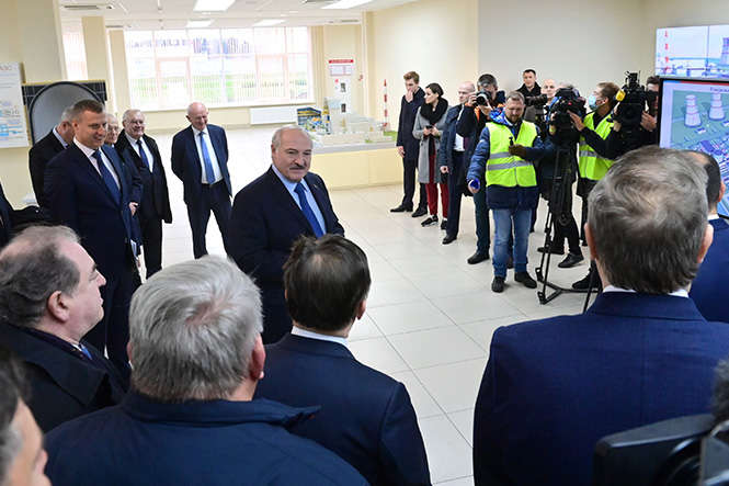 Лукашенко заявив, що «не париться» з приводу персональних санкцій ЄС