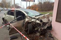 В Харькове авто вылетело на остановку общественного транспорта: есть пострадавшие