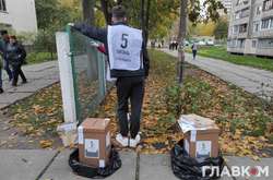 Тисячі бюлетенів з «опитування Зеленського» викинули на смітник (фото)