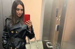 В крокодиловом пальто и с сумкой: пресс-секретарь Зеленского похвасталась фото