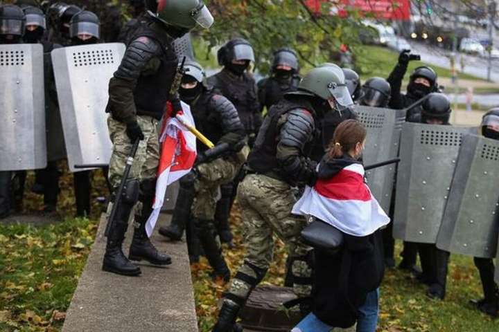 Правоохоронці затримали понад тисячу білорусів під час протестів у неділю
