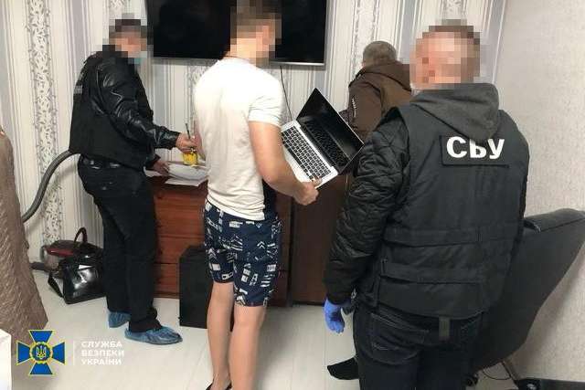 На Вінниччині СБУ викрила хакерів, які викрадали відповіді на екзаменаційні білети