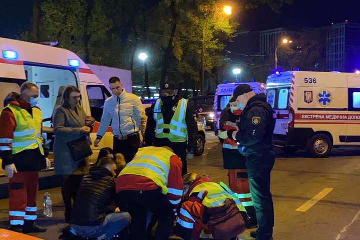 ДТП в Киеве: Harley-Davidson сбил пешеходов на «зебре» (фото, видео)