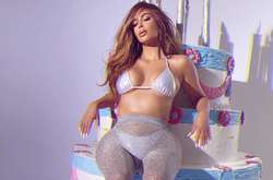 «Фигура – мечта!»: Ким Кардашьян едва втиснула пышную грудь в тесный наряд (фото)