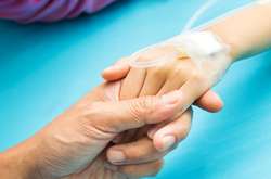  Дитину госпіталізували через різке погіршення стану здоров’я – у хлопчика з’явився гострий тягнучий біль у нижній кінцівці, утруднене дихання та судоми 