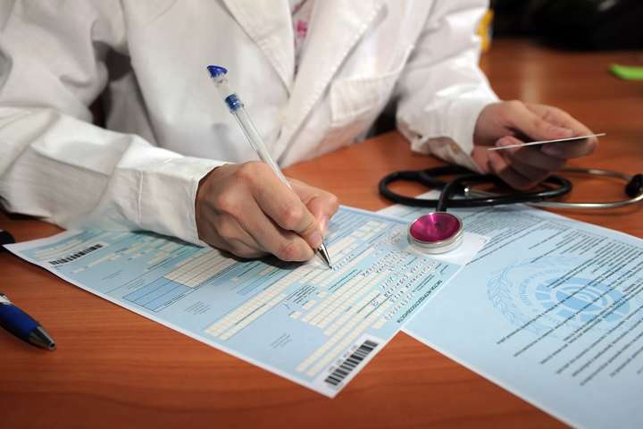 В Україні за місяць кількість виданих лікарняних зросла у півтора раза