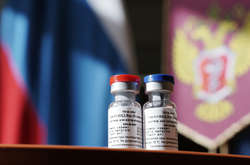  Медикам вводили російську вакцину «Спутник V» 