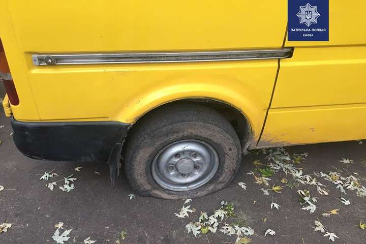 Хлопець за ніч порізав колеса пів сотні автівок у Києві