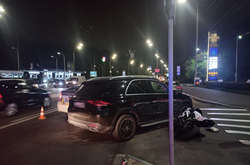У Києві суддя на Mercedes збив неповнолітнього мотоцикліста (фото)