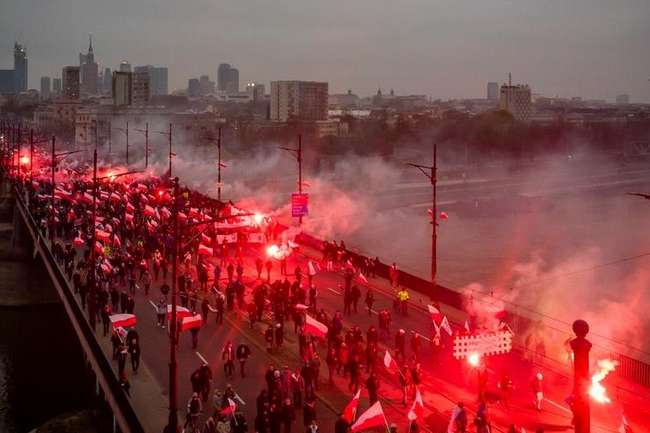 У Варшаві націоналісти влаштували жорсткі сутички з поліцією