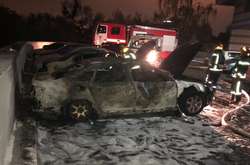 Рятувальники ліквідували загорання автомобілів у дворі будинку на вул. Юрія Іллєнка, 18-Б