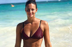 Татуйована красуня з Аргентини. Яскраві фото плавчині Вірджинії Бардач