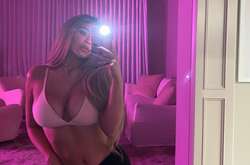 Самая молодая миллиардерша в лифчике взволновала фанатов красивым бюстом (фото)