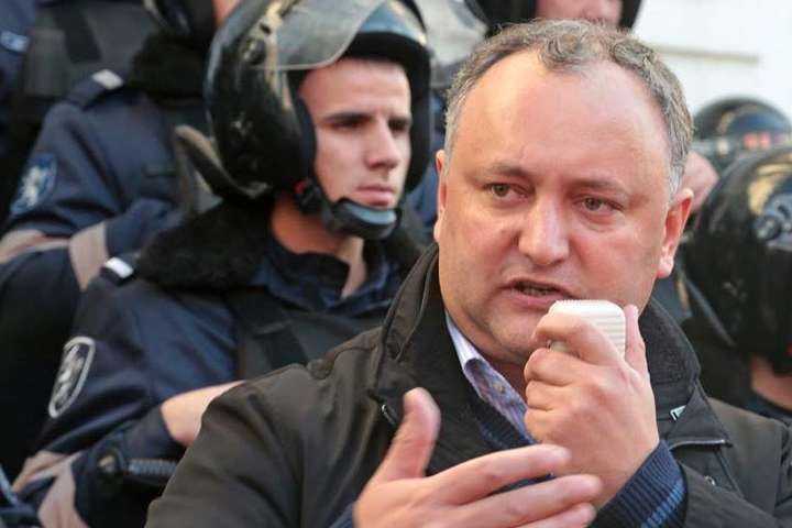 Вибори у Молдові: Додон ризикує програти та закликає прибічників «дати по морді» опонентам 