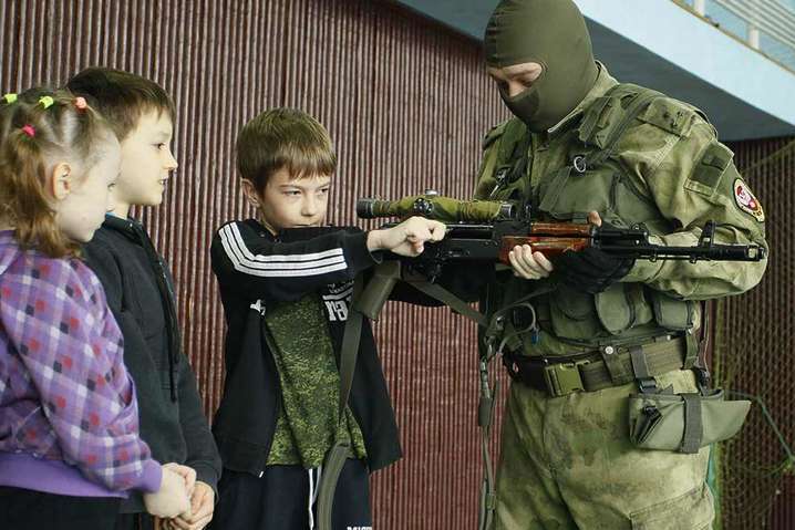 Письма из Луганска. Те, кто хочет другого будущего своим детям, учат их украинскому языку