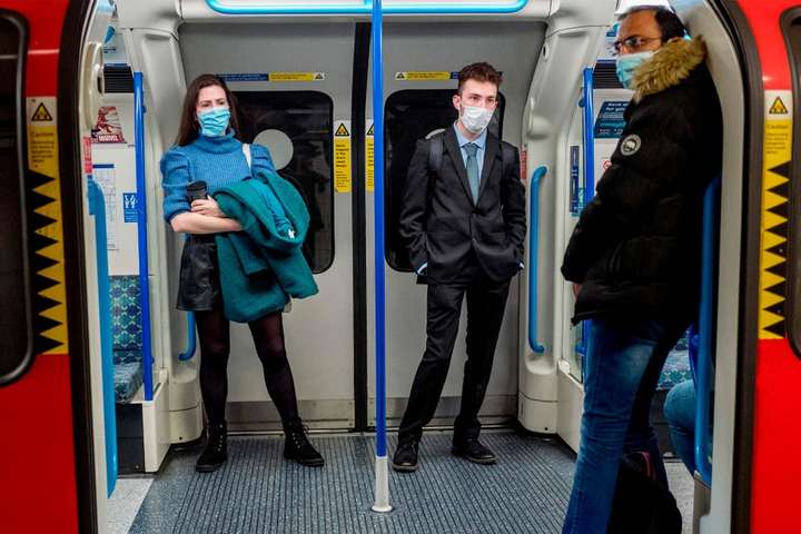 Британські дослідники не знайшли коронавірусу в автобусах і метро