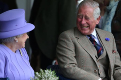 У день народження принца Чарльза у мережі з’явилося зворушливе фото Єлизавети II з сином