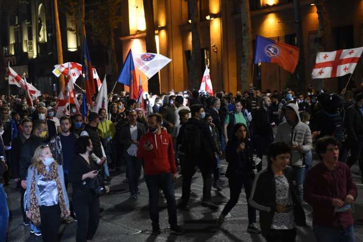 Біля грузинського парламенту проходить акція протесту опозиції